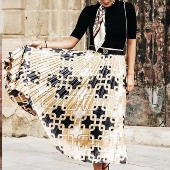 Nwt’s SOLD OUT H&M Sz M Richard Allen SKIRT & TOP - Picture 2 of 7